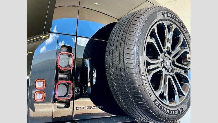 2025 Approved Land Rover Defender OCTA Carpathian Grey P635 OCTA 2025 Defender OCTA Edition One