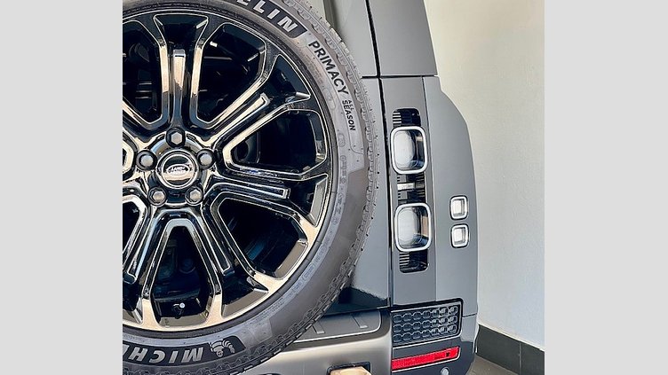 2025 Approved Land Rover Defender OCTA Carpathian Grey P635 OCTA 2025 Defender OCTA Edition One