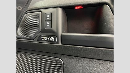 Defender OCTA 17