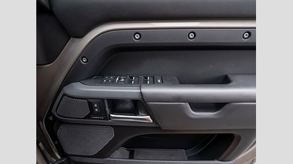 Defender 110 26
