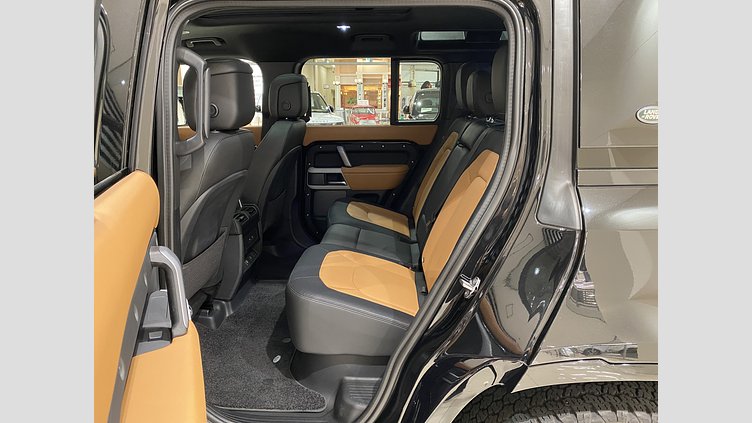 2024 認定中古車 Land Rover Defender 110 サントリーニブラック D300 AWD（AT） X-DYNAMIC HSE