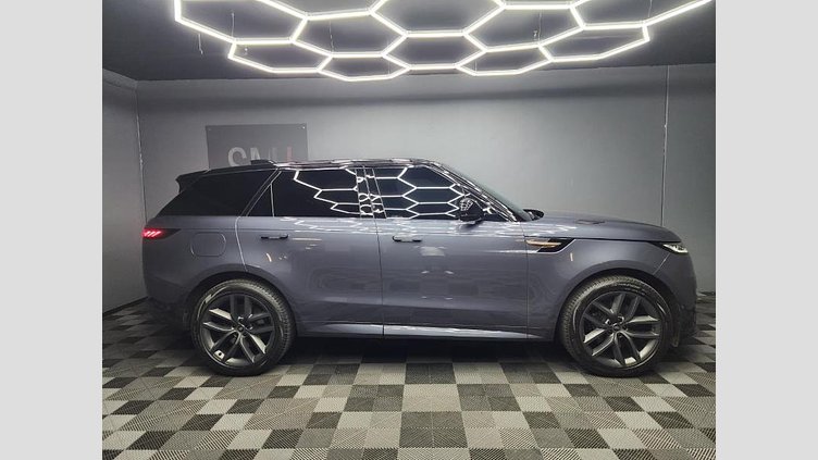 2024 Approved Land Rover Range Rover Sport Varesine Blue Experience modern luxury and commanding performance with this 2024 Range Rover Sport D350 Dynamic HSE, finished in striking Varesine Blue. D350 Dynamic HSE