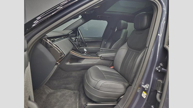 2024 Approved Land Rover Range Rover Sport Varesine Blue Experience modern luxury and commanding performance with this 2024 Range Rover Sport D350 Dynamic HSE, finished in striking Varesine Blue. D350 Dynamic HSE