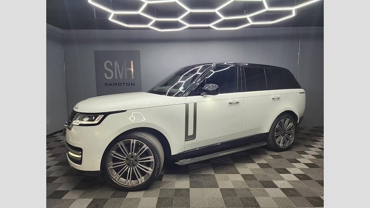 2024 Approved Land Rover Range Rover Fuji White Experience unmatched luxury and performance with the 2024 Land Rover Range Rover P530 Autobiography. Dressed in elegant Fuji White, this SUV combines sophisticated design with cutting-edge engineering.  P530 Autobiography