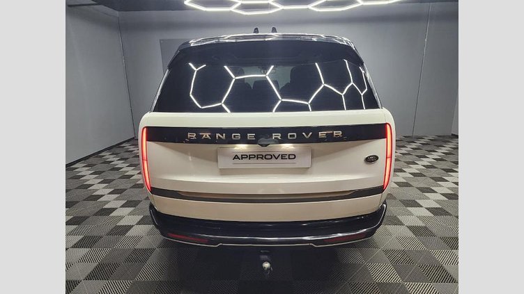 2024 Approved Land Rover Range Rover Fuji White Experience unmatched luxury and performance with the 2024 Land Rover Range Rover P530 Autobiography. Dressed in elegant Fuji White, this SUV combines sophisticated design with cutting-edge engineering.  P530 Autobiography