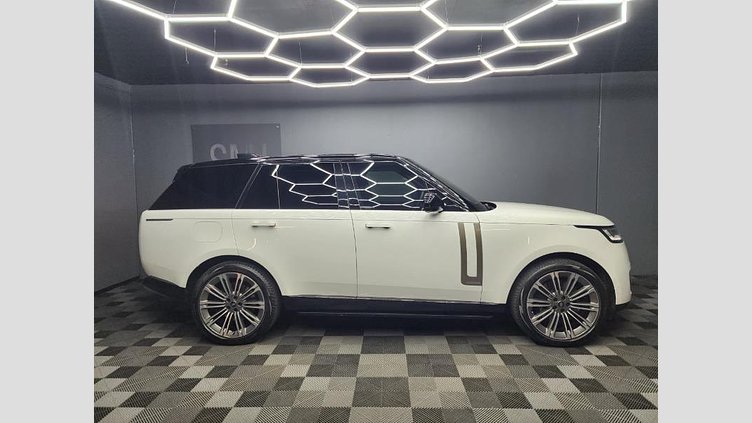 2024 Approved Land Rover Range Rover Fuji White Experience unmatched luxury and performance with the 2024 Land Rover Range Rover P530 Autobiography. Dressed in elegant Fuji White, this SUV combines sophisticated design with cutting-edge engineering.  P530 Autobiography