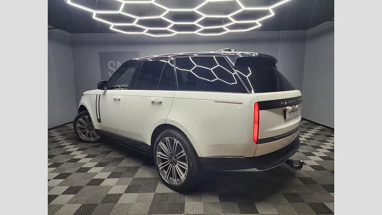 2024 Approved Land Rover Range Rover Fuji White Experience unmatched luxury and performance with the 2024 Land Rover Range Rover P530 Autobiography. Dressed in elegant Fuji White, this SUV combines sophisticated design with cutting-edge engineering.  P530 Autobiography