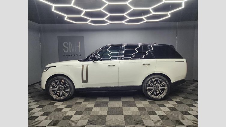 2024 Approved Land Rover Range Rover Fuji White Experience unmatched luxury and performance with the 2024 Land Rover Range Rover P530 Autobiography. Dressed in elegant Fuji White, this SUV combines sophisticated design with cutting-edge engineering.  P530 Autobiography
