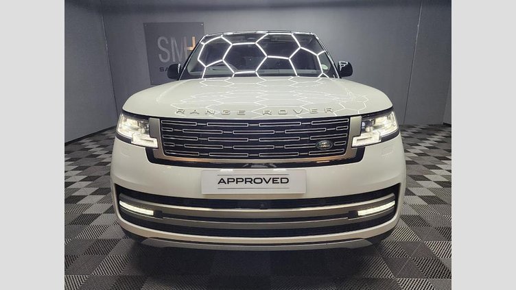 2024 Approved Land Rover Range Rover Fuji White Experience unmatched luxury and performance with the 2024 Land Rover Range Rover P530 Autobiography. Dressed in elegant Fuji White, this SUV combines sophisticated design with cutting-edge engineering.  P530 Autobiography
