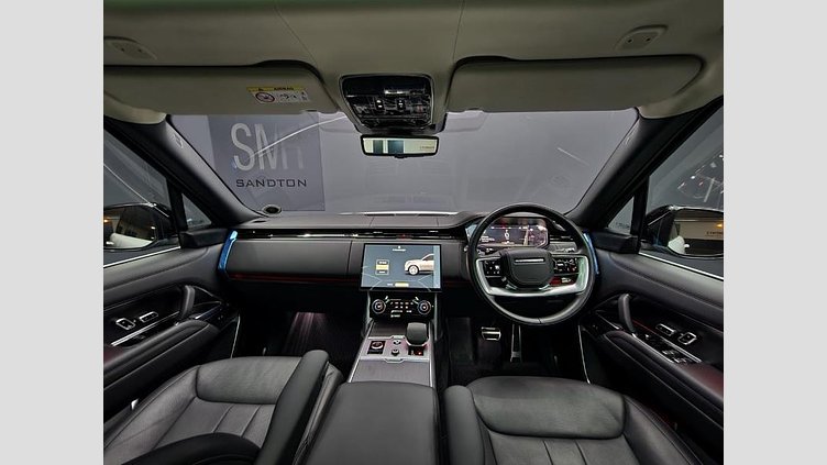 2024 Approved Land Rover Range Rover Fuji White Experience unmatched luxury and performance with the 2024 Land Rover Range Rover P530 Autobiography. Dressed in elegant Fuji White, this SUV combines sophisticated design with cutting-edge engineering.  P530 Autobiography