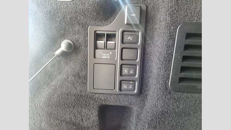2025 Approved Land Rover Defender 110 Tasman Blue D250 Defender 110 D250 X-Dynamic SE