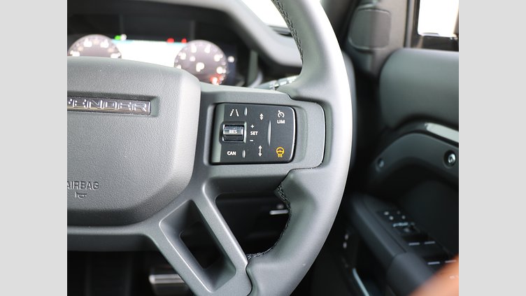 2025 認定中古車 Land Rover Defender 110 カルパチアングレイ P300 ガソリン X-Dynamic SE