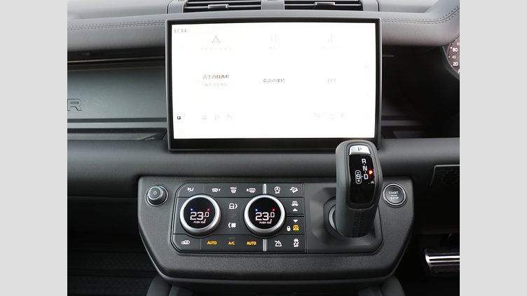 2025 認定中古車 Land Rover Defender 110 カルパチアングレイ P300 ガソリン X-Dynamic SE