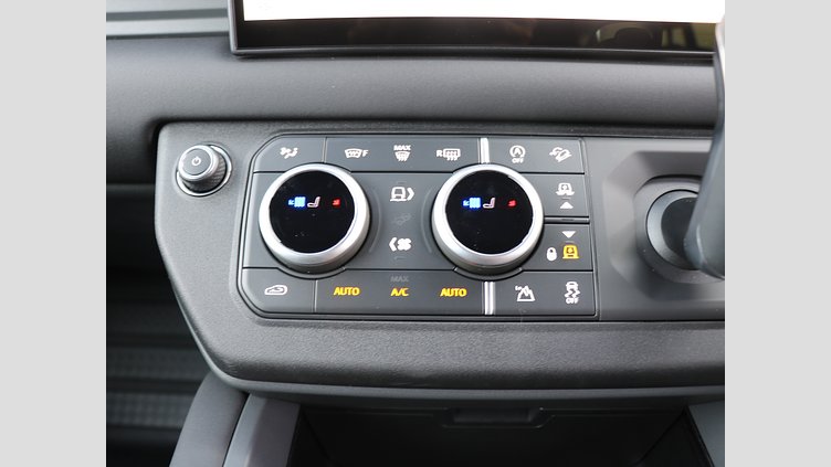 2025 認定中古車 Land Rover Defender 110 カルパチアングレイ P300 ガソリン X-Dynamic SE
