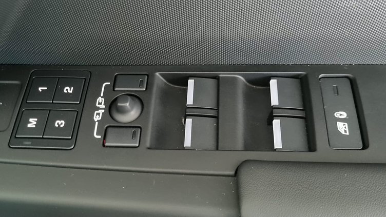 2025 Approved Land Rover Defender 110 Fuji White D350 Defender 110 D350 X-Dynamic HSE