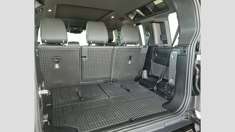 2025 Approved Land Rover Defender 110 Fuji White D250 Defender 110 D250 X-Dynamic SE