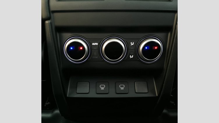 2025 Approved Land Rover Defender 110 Fuji White D250 Defender 110 D250 X-Dynamic SE