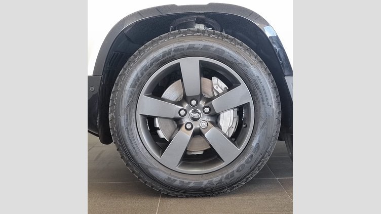 2025 Approved Land Rover Defender 110 Fuji White D250 Defender 110 D250 X-Dynamic SE