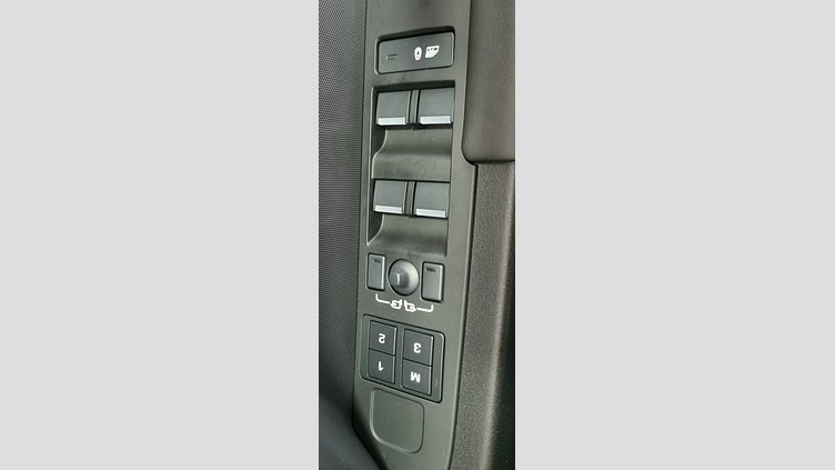 2026 Approved Land Rover Defender OCTA Charente Grey P635 Defender 110 P635 OCTA