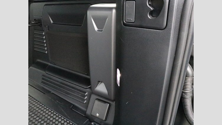 2023 認定中古車 Land Rover Defender 110 サントリーニブラック D300 AWD（AT） X
