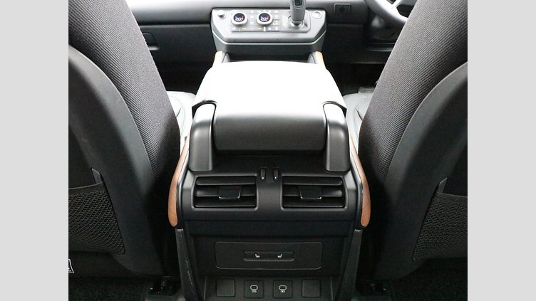2023 認定中古車 Land Rover Defender 110 サントリーニブラック D300 AWD（AT） X