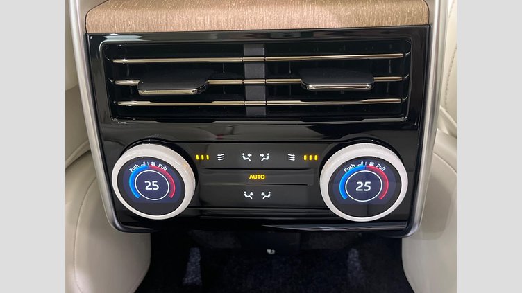 2024 認定中古車 Land Rover Range Rover サントリーニブラック P550 AWD PHEV（AT） スタンダードホイールベース SV