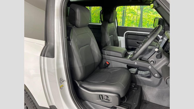2025 認定中古車 Land Rover Defender 90 フジホワイト D350 ディーゼルマイルドハイブリッド X-Dynamic HSE