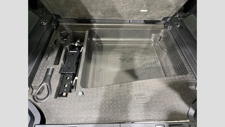 2021 認定中古車 Land Rover Defender 110 アイガーグレイ D300 AWD（AT） S