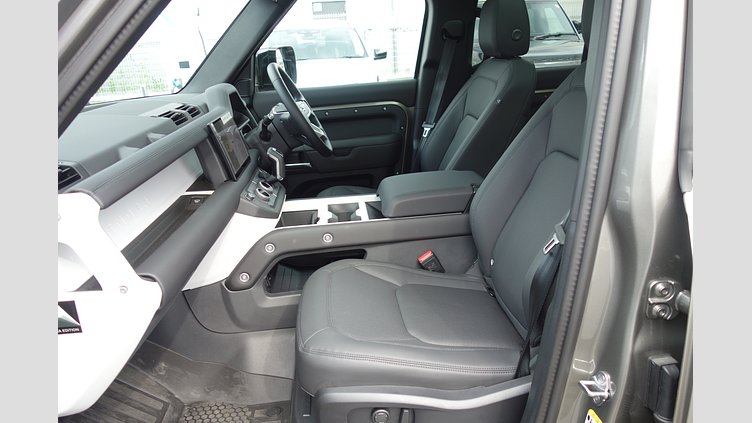 2024 認定中古車 Land Rover Defender 110 シリコンシルバー D350 ディーゼルマイルドハイブリッド X-Dynamic SE