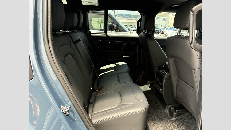 2025 認定中古車 Land Rover Defender 110 タスマンブルー D350 ディーゼルマイルドハイブリッド S