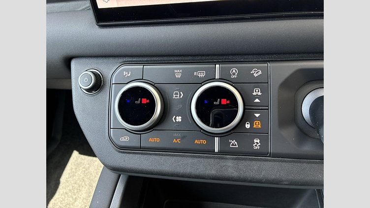 2025 認定中古車 Land Rover Defender 110 タスマンブルー D350 ディーゼルマイルドハイブリッド S
