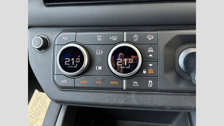 2025 認定中古車 Land Rover Defender 110 タスマンブルー D350 ディーゼルマイルドハイブリッド S