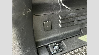 Defender 110 17