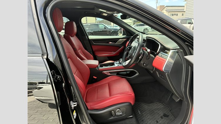 2022 認定中古車 Jaguar F-Pace サントリーニブラック P250 AWD（オートマチック） R-DYNAMIC SE