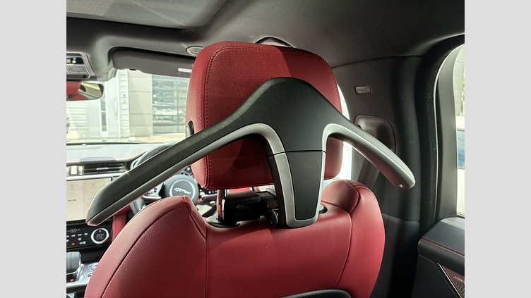2022 認定中古車 Jaguar F-Pace サントリーニブラック P250 AWD（オートマチック） R-DYNAMIC SE