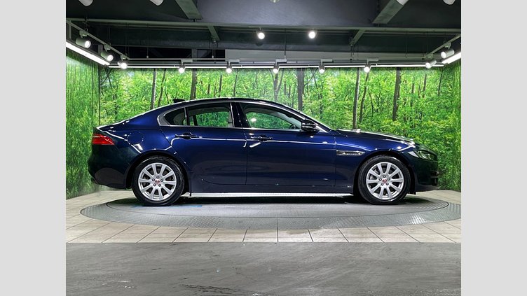 2016 認定中古車 Jaguar XE Loire Blue P200 プレステージ