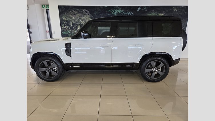 2025 Approved Land Rover Defender 110 Fuji White AWD D250 SE X-Dynamic