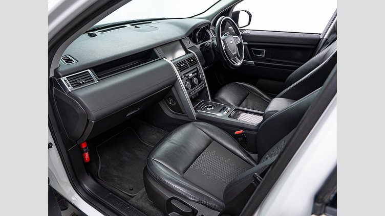 2018 認定中古車 Land Rover Discovery Sport Fuji White 2.0 litre i4D Diesel SE 7人乗り