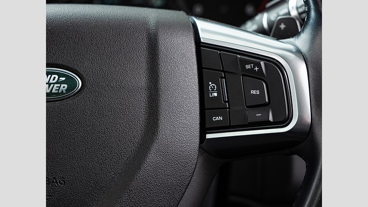 2018 認定中古車 Land Rover Discovery Sport Fuji White 2.0 litre i4D Diesel SE 7人乗り