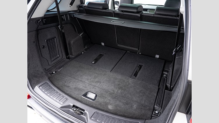 2018 認定中古車 Land Rover Discovery Sport Fuji White 2.0 litre i4D Diesel SE 7人乗り