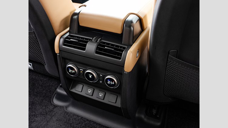 2025 認定中古車 Land Rover Defender 110 サントリーニブラック D350 ディーゼルマイルドハイブリッド X-DYNAMIC HSE D350　コイルサス　5人乗り
