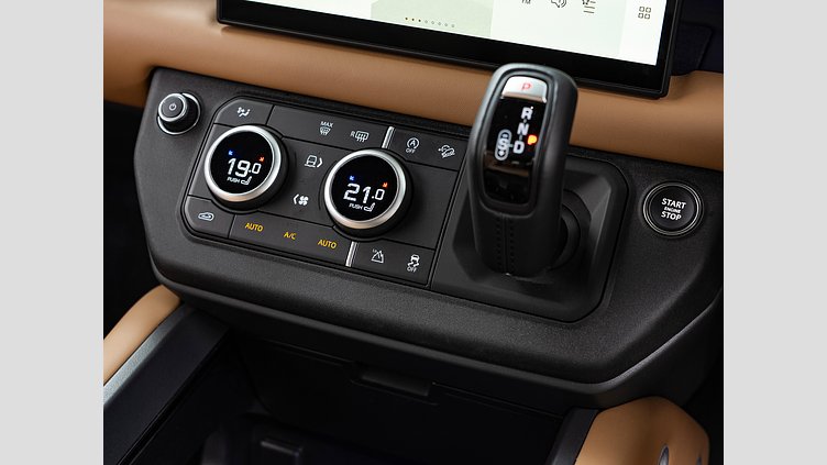 2025 認定中古車 Land Rover Defender 110 サントリーニブラック D350 ディーゼルマイルドハイブリッド X-DYNAMIC HSE D350　コイルサス　5人乗り