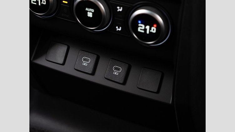 2025 認定中古車 Land Rover Defender 110 サントリーニブラック D350 ディーゼルマイルドハイブリッド X-DYNAMIC HSE D350　コイルサス　5人乗り