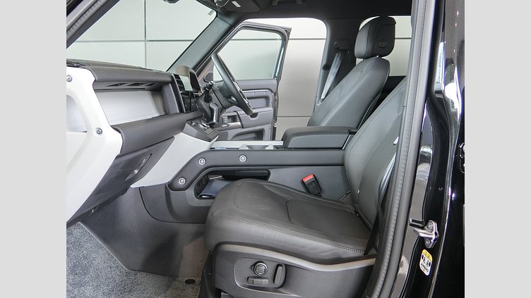 2025 認定中古車 Land Rover Defender 110 サントリーニブラック P300 ガソリン X-Dynamic SE