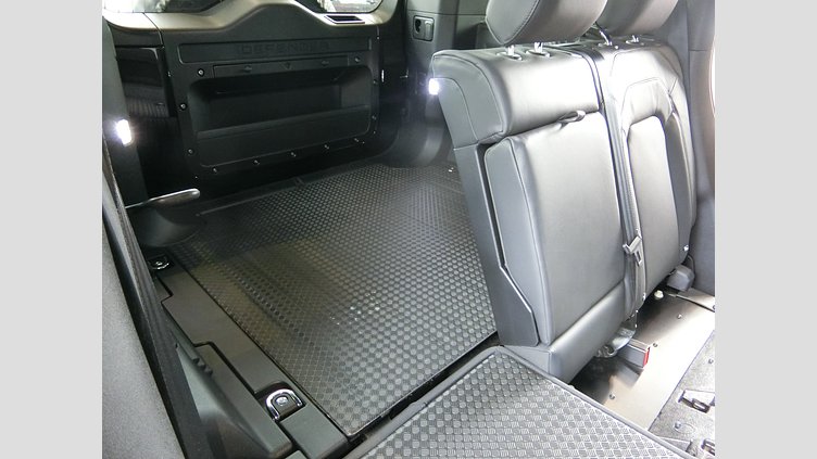 2025 認定中古車 Land Rover Defender 110 サントリーニブラック P300 ガソリン X-Dynamic SE