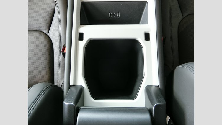 2025 認定中古車 Land Rover Defender 110 サントリーニブラック P300 ガソリン X-Dynamic SE