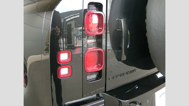 2025 認定中古車 Land Rover Defender 110 サントリーニブラック P300 ガソリン X-Dynamic SE