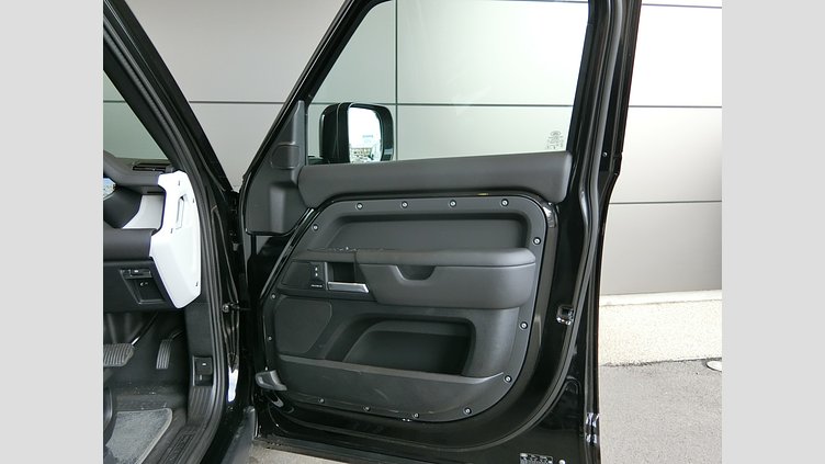2025 認定中古車 Land Rover Defender 110 サントリーニブラック P300 ガソリン X-Dynamic SE