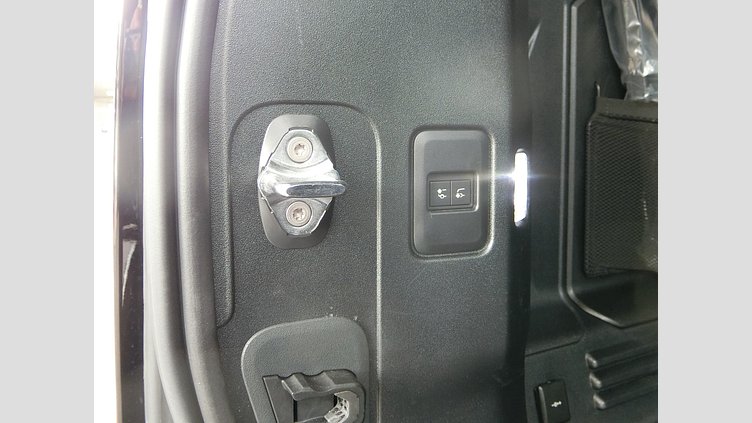 2025 認定中古車 Land Rover Defender 110 サントリーニブラック P300 ガソリン X-Dynamic SE
