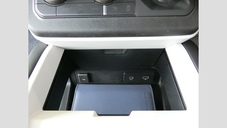 2025 認定中古車 Land Rover Defender 110 サントリーニブラック P300 ガソリン X-Dynamic SE